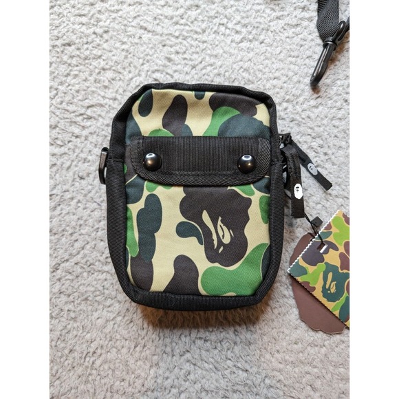 BAPE Camo Shoulder Bag Crossbody Mens Unisex Green Black Camouflage Zip NWT - Picture 3 of 4